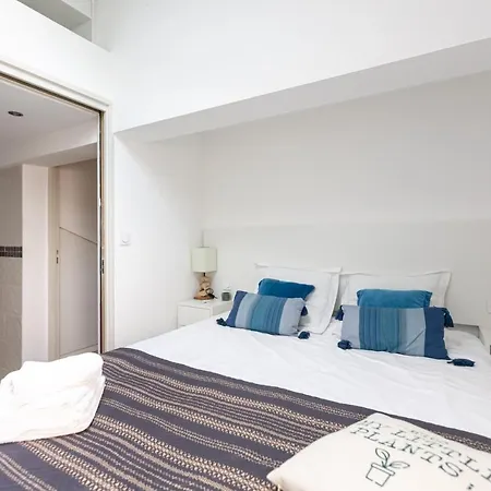 2bd In Old Town By Guestready *