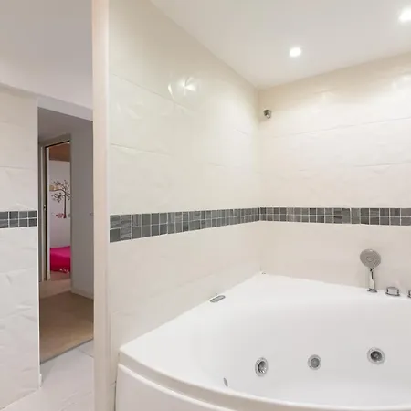 2bd In Old Town By Guestready