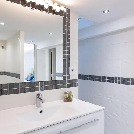 2bd In Old Town By Guestready *